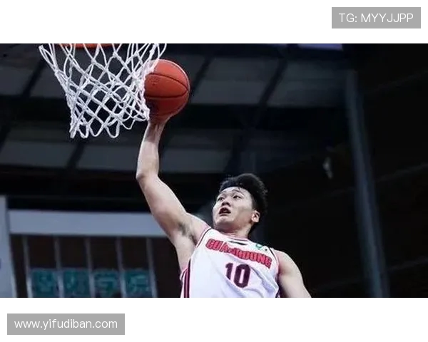 重庆篮球队在选拔赛中以67分稳居积分榜首位展现强劲实力