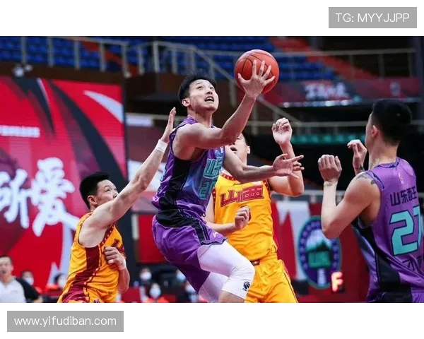 扬州盐城对决引关注 双方实力接近胜负难料 激烈角逐再掀赛事高潮 扬州盐城对决引关注 双方实力接近胜负难料 激烈角逐再掀赛事高潮