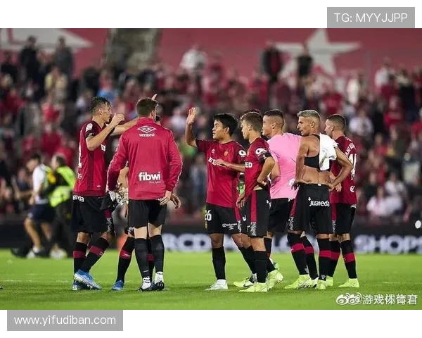 加拉塔与皇马巅峰对决直播全程回顾精彩瞬间与战术分析