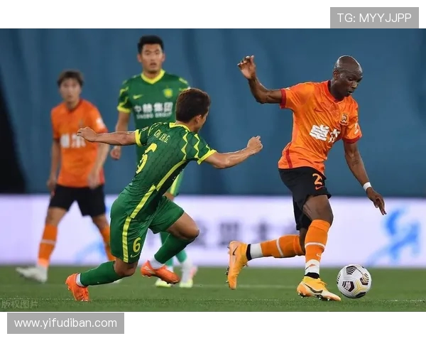 广岛三箭与东京队激战正酣比分悬念持续引发球迷热议